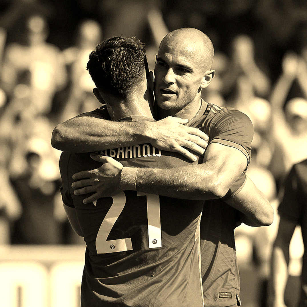 প্রাগে টুখেলের ইংল্যান্ড: শ্বাস চেপে থাকা এক ক্যাম্প, অদৃশ্য এক ফাটল