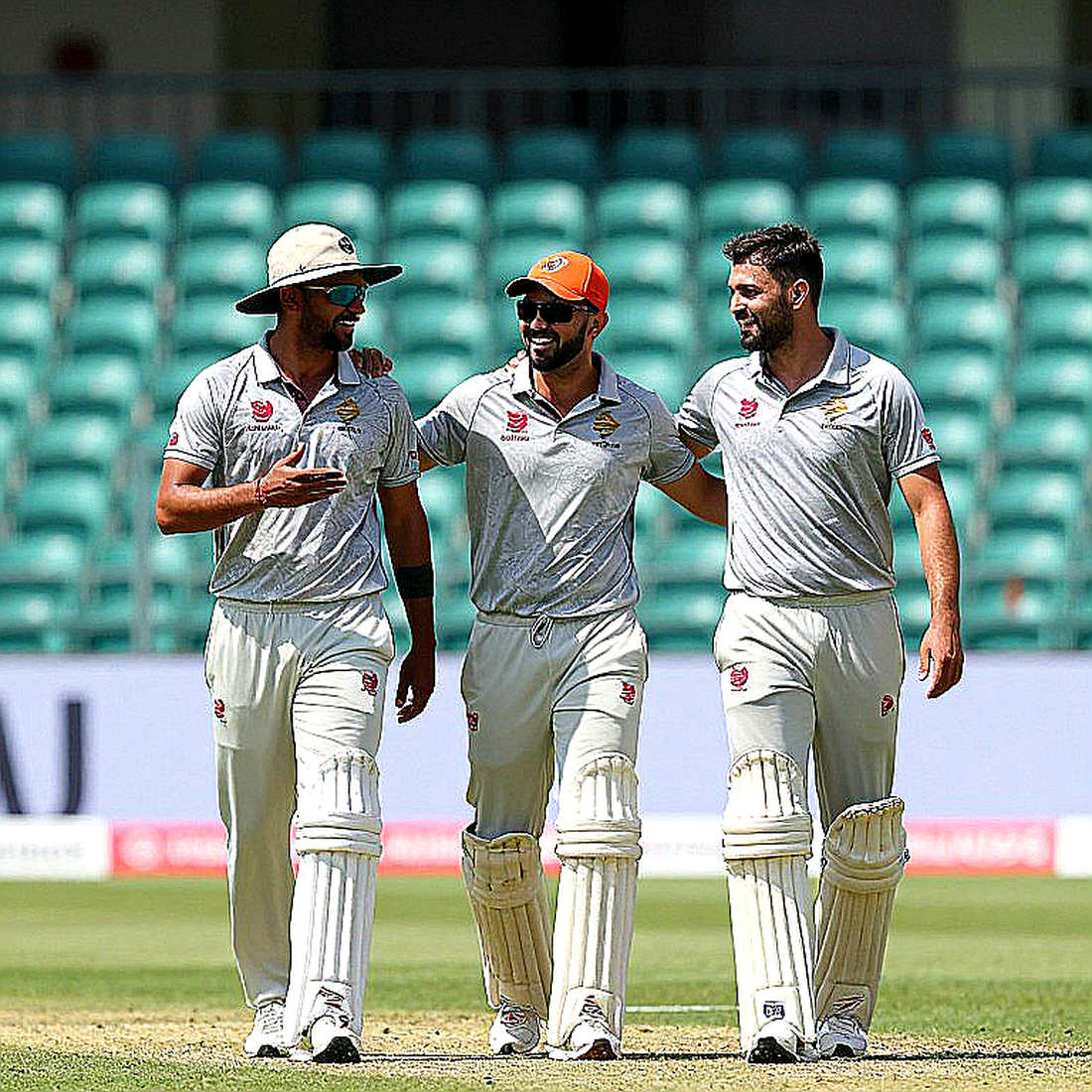 খালি সেলের সাক্ষ্য: নাসাউ কাউন্টির ড্রপ-ইন পিচ, ফাঁকা গ্যালারি আর আমার টি-টোয়েন্টি ওয়ার্কবুকের তিনটি প্রশ্ন খালি সেলের সাক্ষ্য: নাসাউ কাউন্টির ড্রপ-ইন পিচ, ফাঁকা গ্যালারি আর আমার টি-টোয়েন্টি ওয়ার্কবুকের তিনটি প্রশ্ন